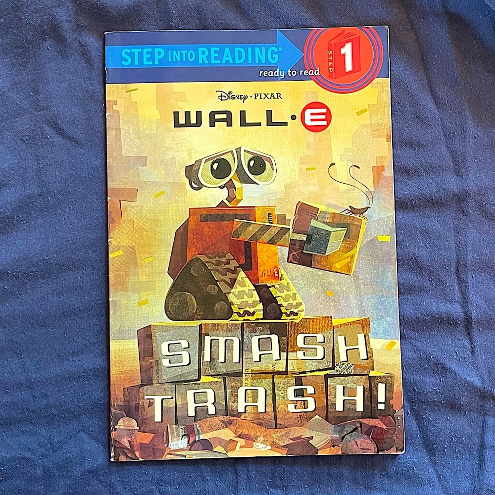 Smash Trash(Wall E Step Into Reading 1) paperback